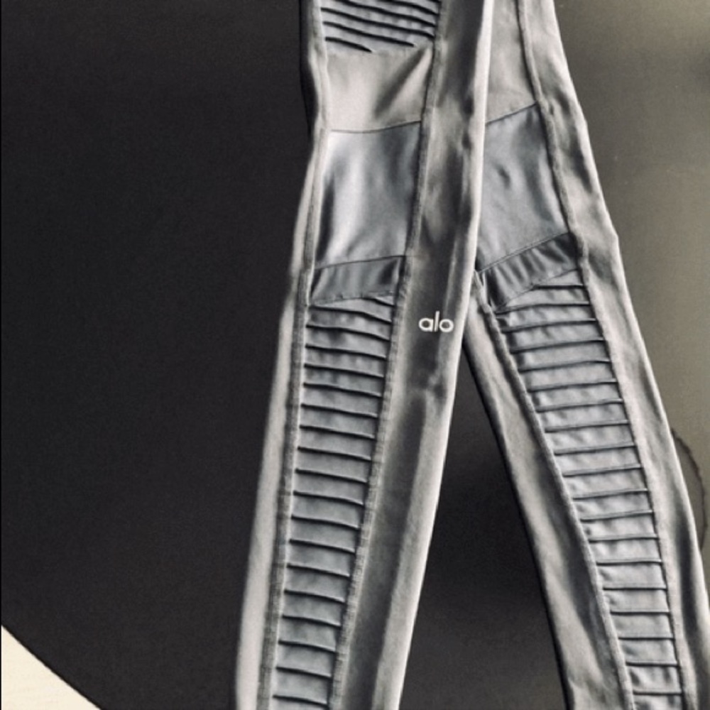Alo yoga moto charcoal